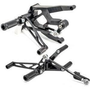 Kit pedane arretrate per Harley-Davidson Sportster XL 1200 Roadster nero