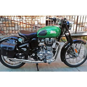 Finale di scarico per Royal Enfield Classic 500 i.e. E3 Mass Classic inclinato
