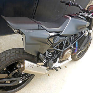 Silenciador de escape Husqvarna Svartpilen 701 Mass Rombo