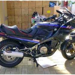 Le domande sono più di una. Prima di tutto, lo scarico è omologato? Si può montare lasciando il cavalletto centrale? Ed in ultimo, il silenziatore esce a destra o a sinistra della moto? 
Grazie in anticipo. 